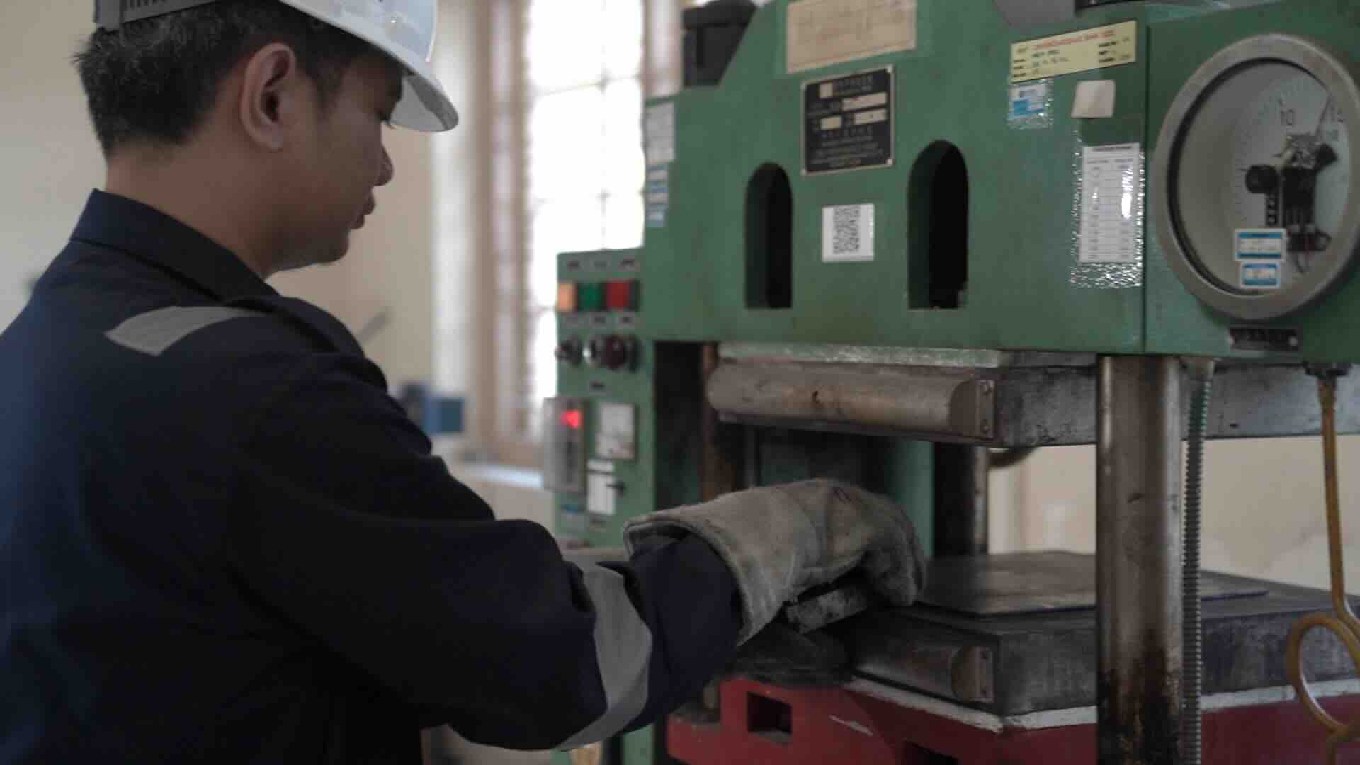 Produsen Bahan Acuan