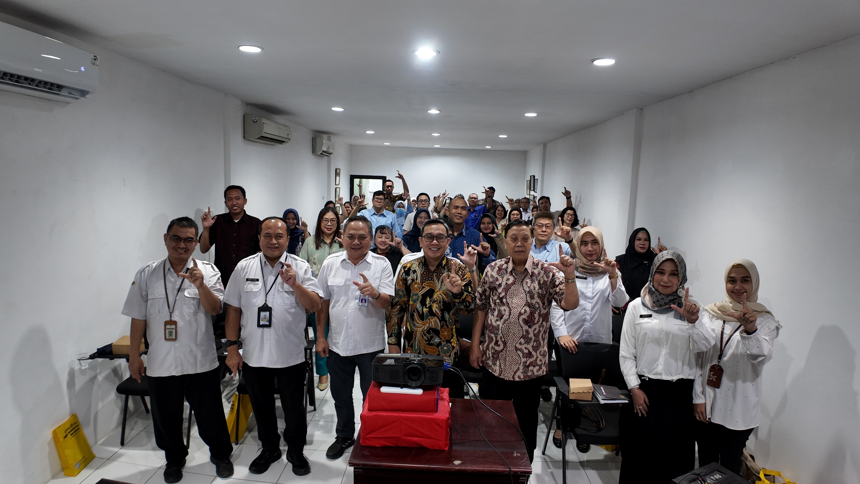 Gandeng Aprisindo Jatim, BBSPJIKKP Dorong Daya Saing Industri Alas Kaki Lewat Sertifikasi Halal dan TKDN